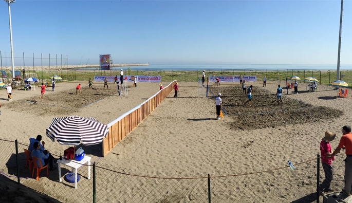پایان مرحله اول رقابت های والیبال ساحلی قهرمانی کشور به میزبانی منطقه آزاد انزلی