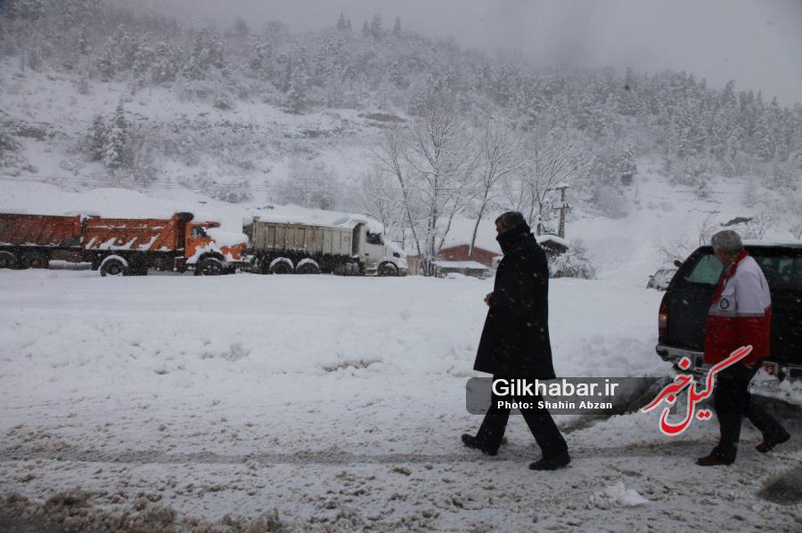 اختصاصی/ گزارش تصویری بارش شدید برف در رودبار و بازدید میدانی فرماندار در شهرها و مناطق  مختلف شهرستان