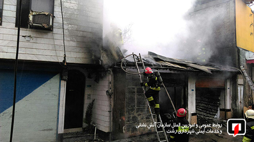 عملیات ۲۱ آتش نشان در پی آتش سوزی در بلوار امام رضا(ع) رشت