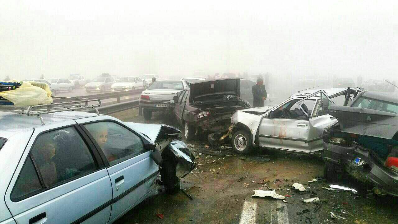یک کشته و 63 مصدوم در تصادف زنجیره ای 60 خودرو در محور مشهد-نیشابور