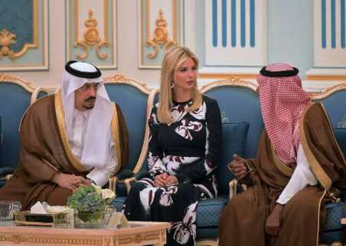 پوشش متفاوت همسر و دختر ترامپ در عربستان و واتیکان+تصاویر