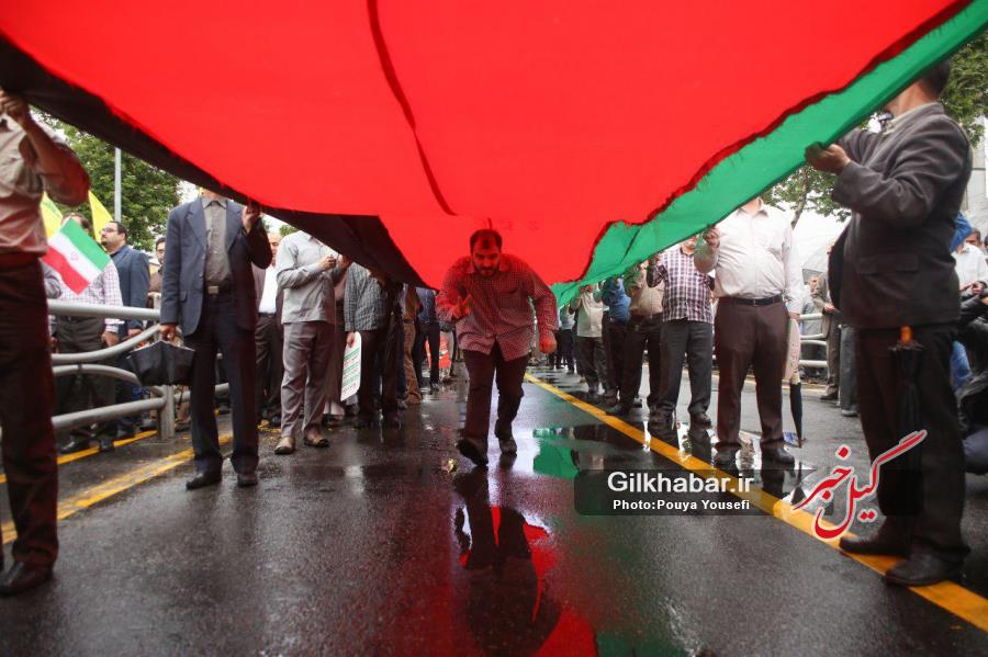 اختصاصی/ گزارش تصویری راهپیمایی بزرگ روز قدس زیر بارش باران رشت  و حضور مردم و مسئولین در نماز جمعه