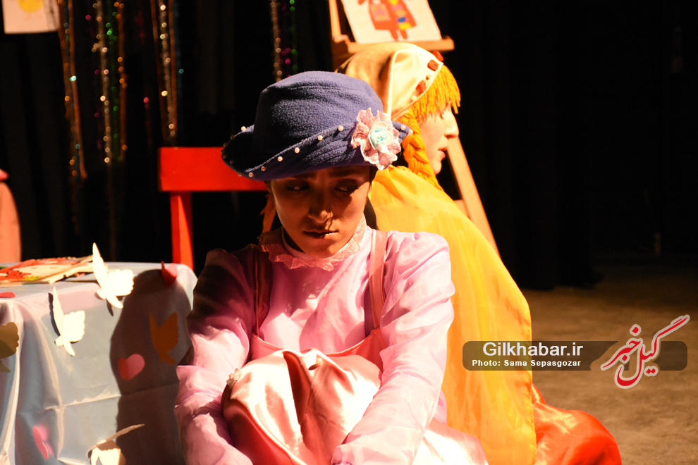 نمایش کودک «سرزمین عروسک ها» در رشت به روایت تصویر