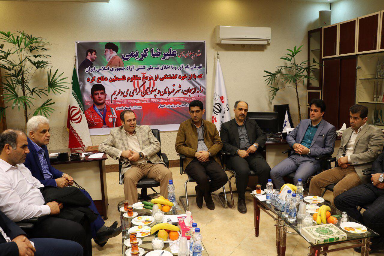 برگزاری مراسم تجلیل از علیرضا کریمی قهرمان نامی کشتی ایران در لاهیجان/ تصاویر