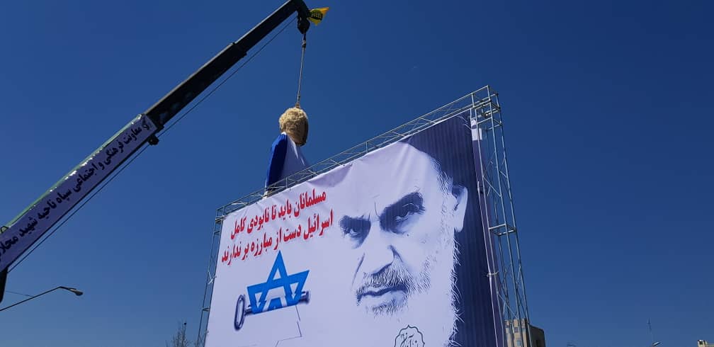 احمدی نژاد با سلام و صلوات آمد، آذری جهرمی با آستین کوتاه و کلاه/ دو غائب بزرگ راهپیمایی تهران/ از تشبیه ترامپ به الاغ تا اعدام نمادین+تصاویر