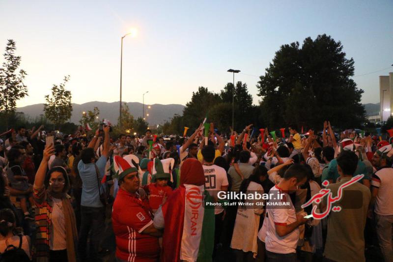 گزارش تصویری استقبال خانوادگی تماشاگران از بازی ایران- اسپانیا در ورزشگاه آزادی تهران