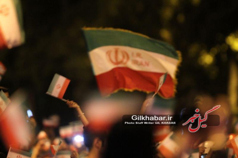 گزارش تصویری استقبال گسترده مردم لاهیجان از تماشای گروهی مسابقه ایران در حاشیه استخر