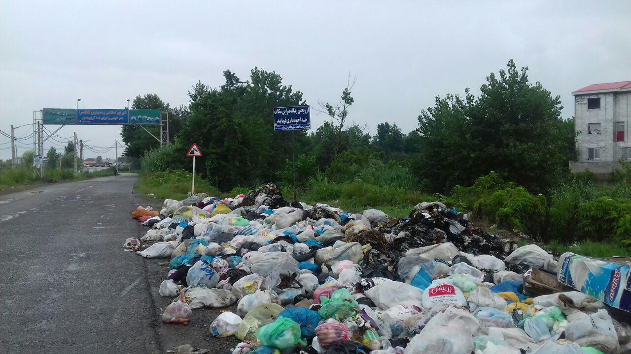 عدم جمع آوری زباله در روستاهای رودسر+تصاویر