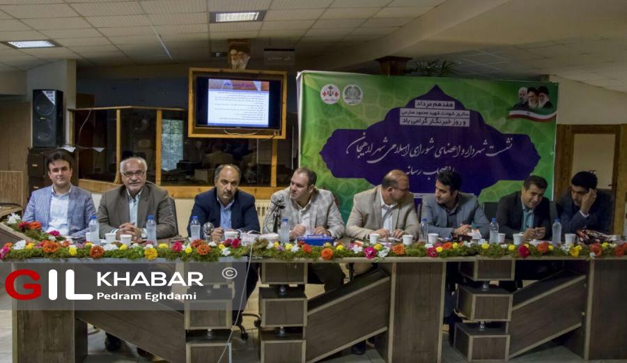 افتتاح نمایشگاهی از روزنامه های قدیمی ایران/ رونمایی از اپلیکیشن ۱۳۷/ تمجید سخنگوی شورا از شهردار+ گزارش تصویری