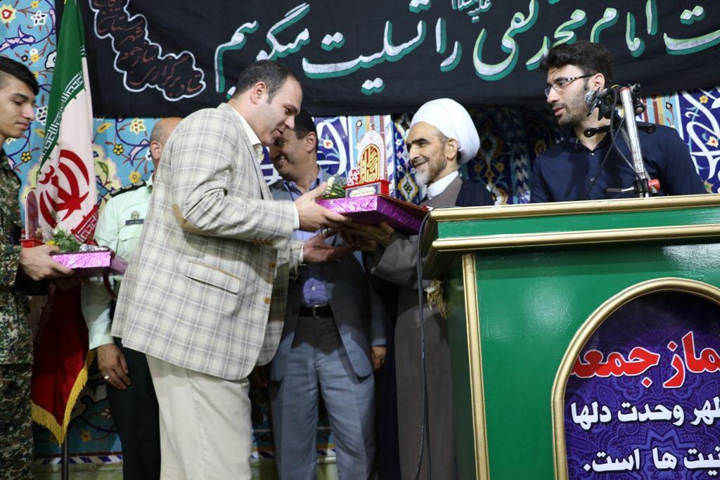 تجلیل امام جمعه از شهردار لاهیجان