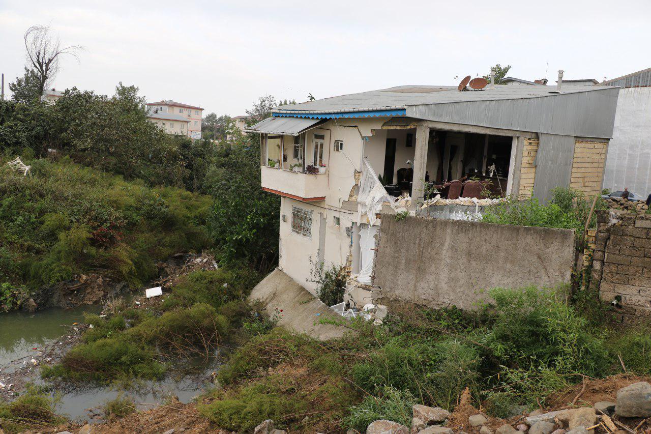 اقدامات شهرداری لاهیجان برای جلوگیری از ریزش یک ساختمان