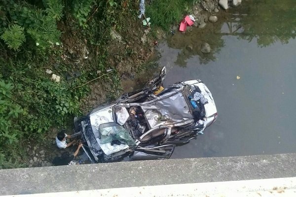۵ زخمی در برخورد خودروی سواری با حفاظ پل در کلاچای