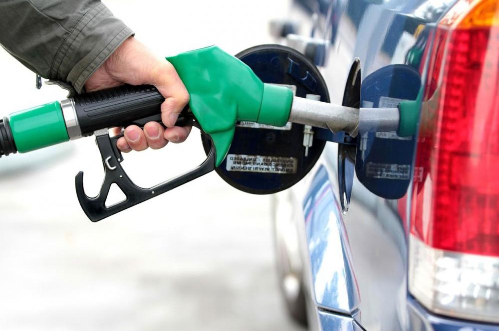 طرح مجلس برای افزایش قیمت بنزین تکذیب شد