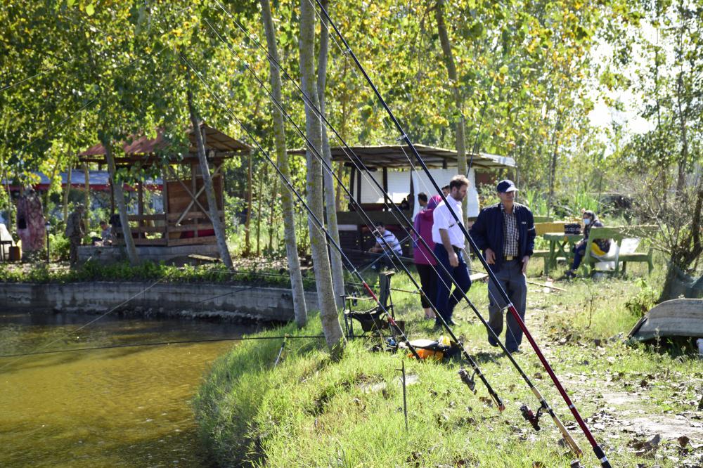 مسابقه ماهیگیری خانوادگی، در باشگاه ماهیگیری بهارنارنج لنگرود برگزار شد