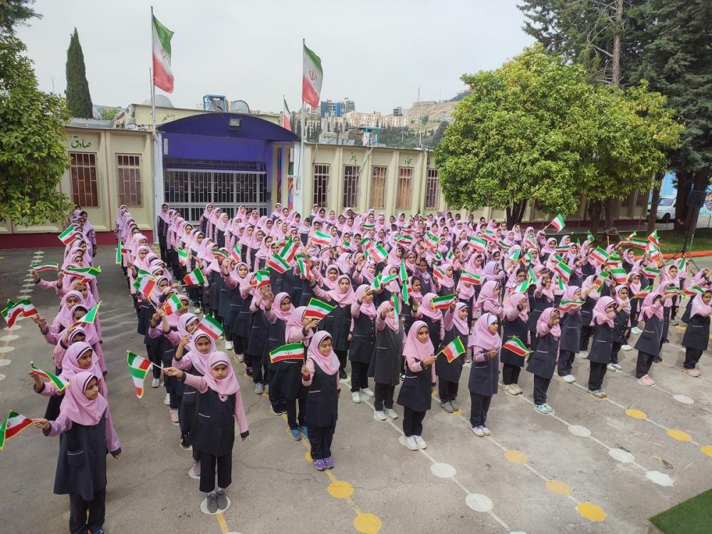 ضرب و شتم دانش آموز دختر کلاس پنجمی از سوی ناظم مدرسه به خاطر حجاب!