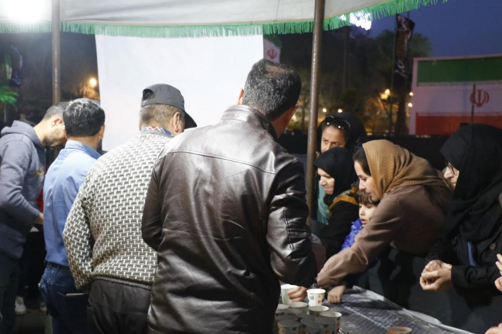 افطاری صلواتی شهرداری و شورای اسلامی شهر لاهیجان در جنب گلزار شهدای گمنام استخر