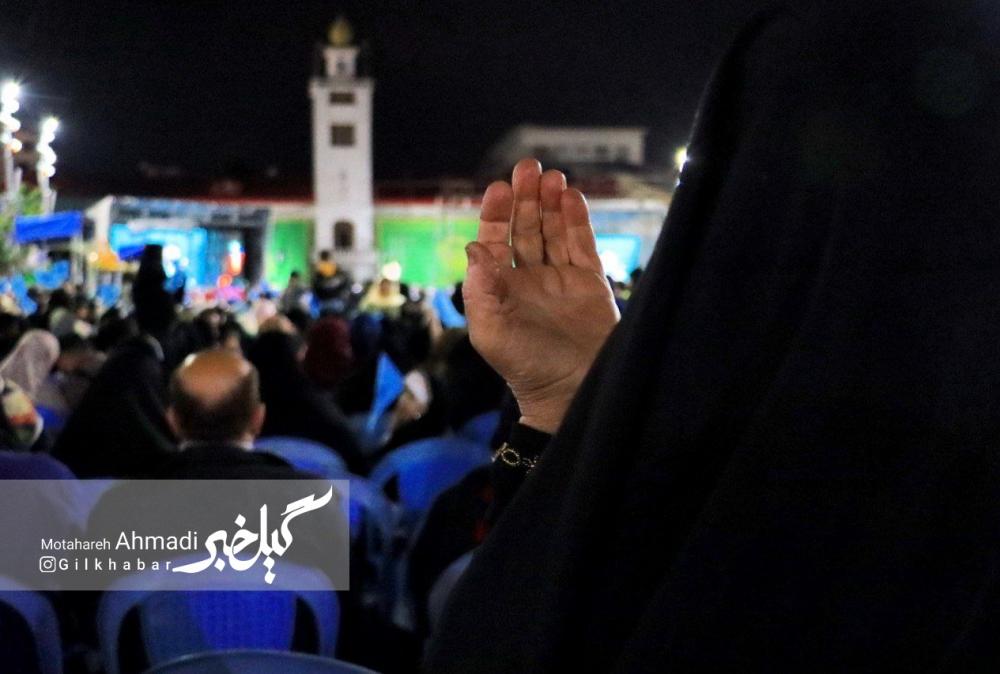 گزارش تصویری توسل و دعای جمعی از مردم رشت برای سلامتی رئیس جمهور و همراهان