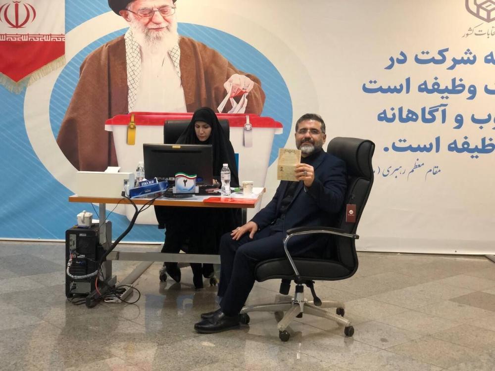 اسماعیلی، وزیر ارشاد برای ثبت نام در انتخابات ریاست جمهوری وارد وزارت کشور شد