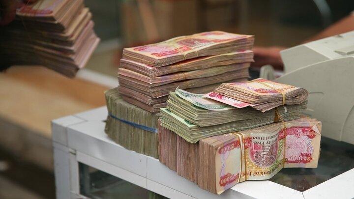 فروش حضوری ارز اربعین از طریق ۷ بانک آغاز شد / ۲۰۰ هزار دینار به قیمت حدود ۷ میلیون تومان به زائران بالای ۵ سال تغلق می گیرد