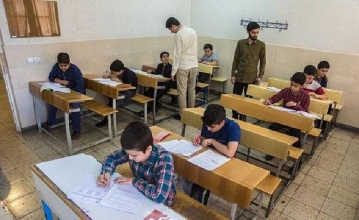 آزمون ورودی مدارس سمپاد و نمونه دولتی که پیشتر قرار بود ، روزهای ۲۹ و ۳۰ خرداد برگزار شود ؛ با توجه به جنگ تحمیلی ۱۲ روزه با تعویقی ۲۰ روزه به روزهای ۱۹ و ۲۰ تیرماه موکول شد.  آزمون ورودی پایه هفتم مدارس استعداد های درخشان از ساعت ۷:۳۰ صبح امروز (پنج شنبه ۱۹ تیر) و آزمون ورودی پایه دهم مدارس نمونه دولتی و تکمیل ظرفیت مدارس استعداد های درخشان، از ساعت ۷:۳۰ (صبح جمعه ۲۰ تیر) در مراکز آزمون سراسر کشو