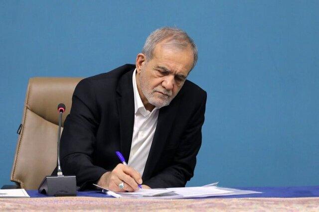 پزشکیان: معتقدیم که پنجره دیپلماسی باز است؛ این مسیر صلح آمیز را با جدیت و بسیج همه ظرفیت های سیاسی دنبال می کنیم / برای دور کردن سایه جنگ از کشور، از دیپلماسی بهره خواهیم گرفت